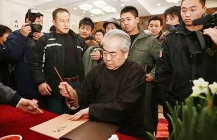 范曾寫的字能稱為書法嗎？