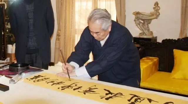 范曾寫的字能稱為書法嗎？